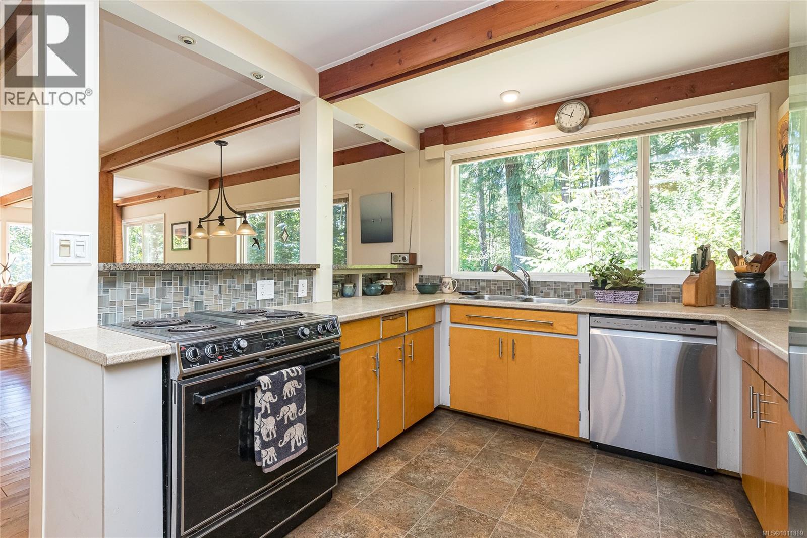 4664-4670 Spring Rd, Saanich, British Columbia  V9E 2B5 - Photo 23 - 1011869