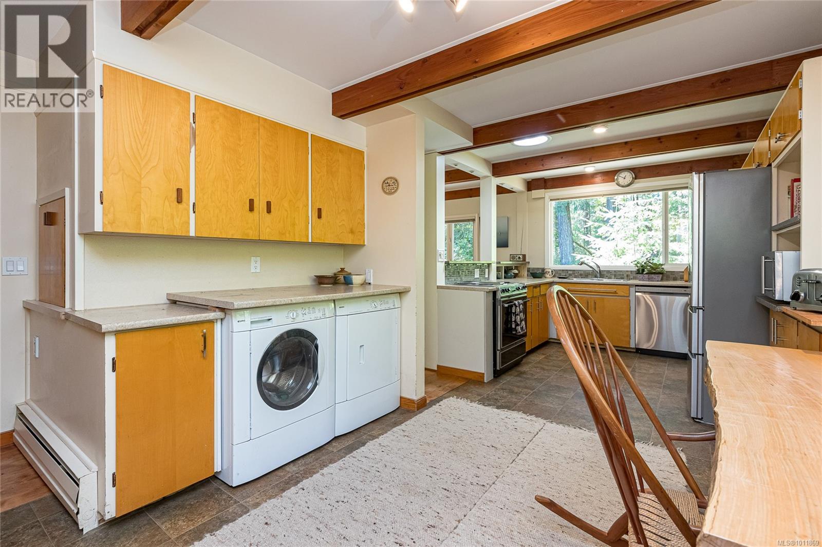 4664-4670 Spring Rd, Saanich, British Columbia  V9E 2B5 - Photo 25 - 1011869