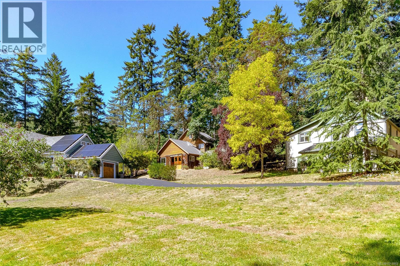 4664-4670 Spring Rd, Saanich, British Columbia