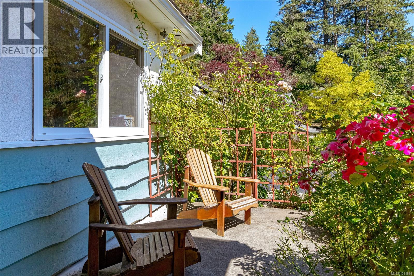 4664-4670 Spring Rd, Saanich, British Columbia  V9E 2B5 - Photo 39 - 1011869