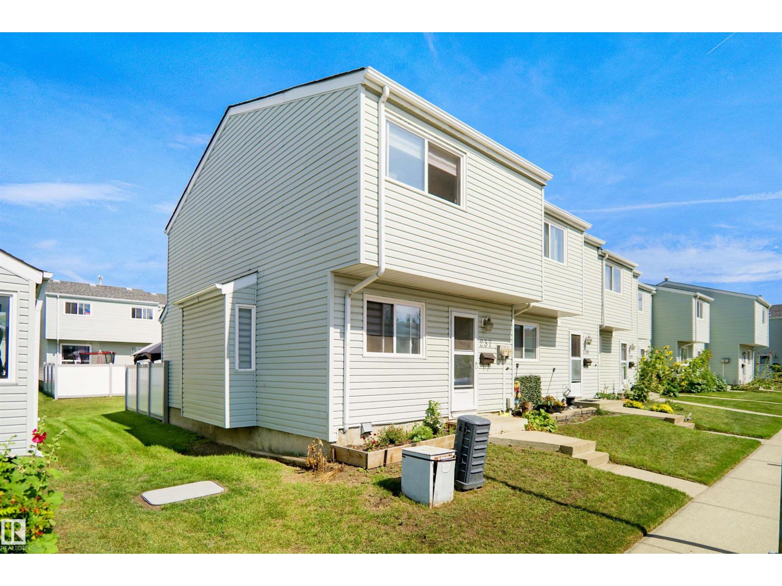 237 Dickinsfield Co Nw, Edmonton, Alberta  T5E 5V8 - Photo 2 - E4454844