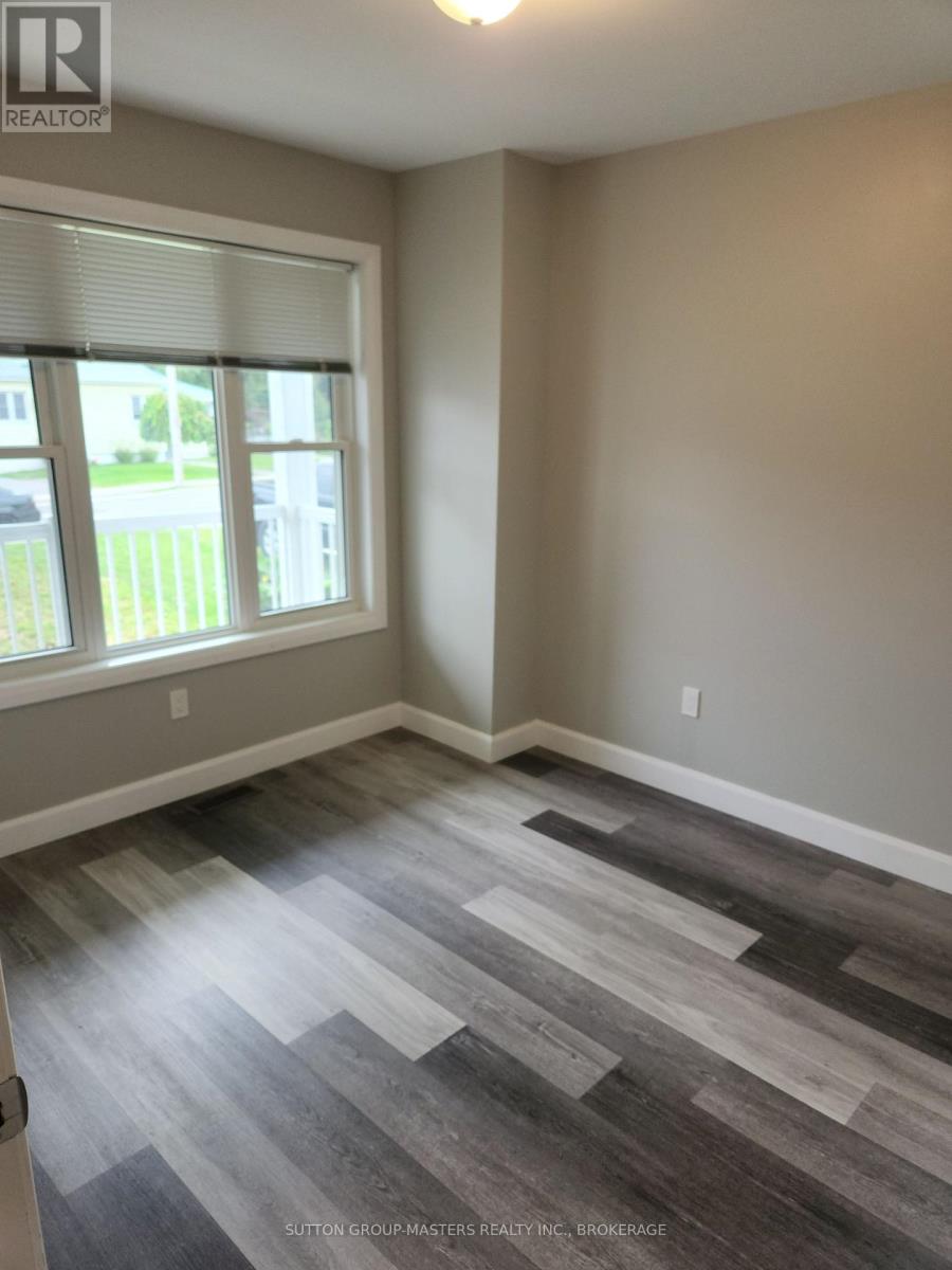 68 Hickory Street, Gananoque, Ontario  K7G 2P5 - Photo 4 - X12366604
