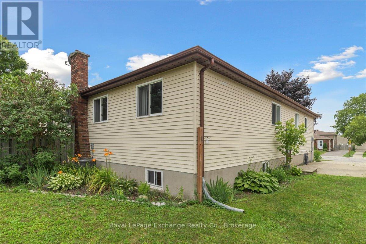 283 Bricker Street, Saugeen Shores, Ontario  N0H 2C1 - Photo 31 - X12366567