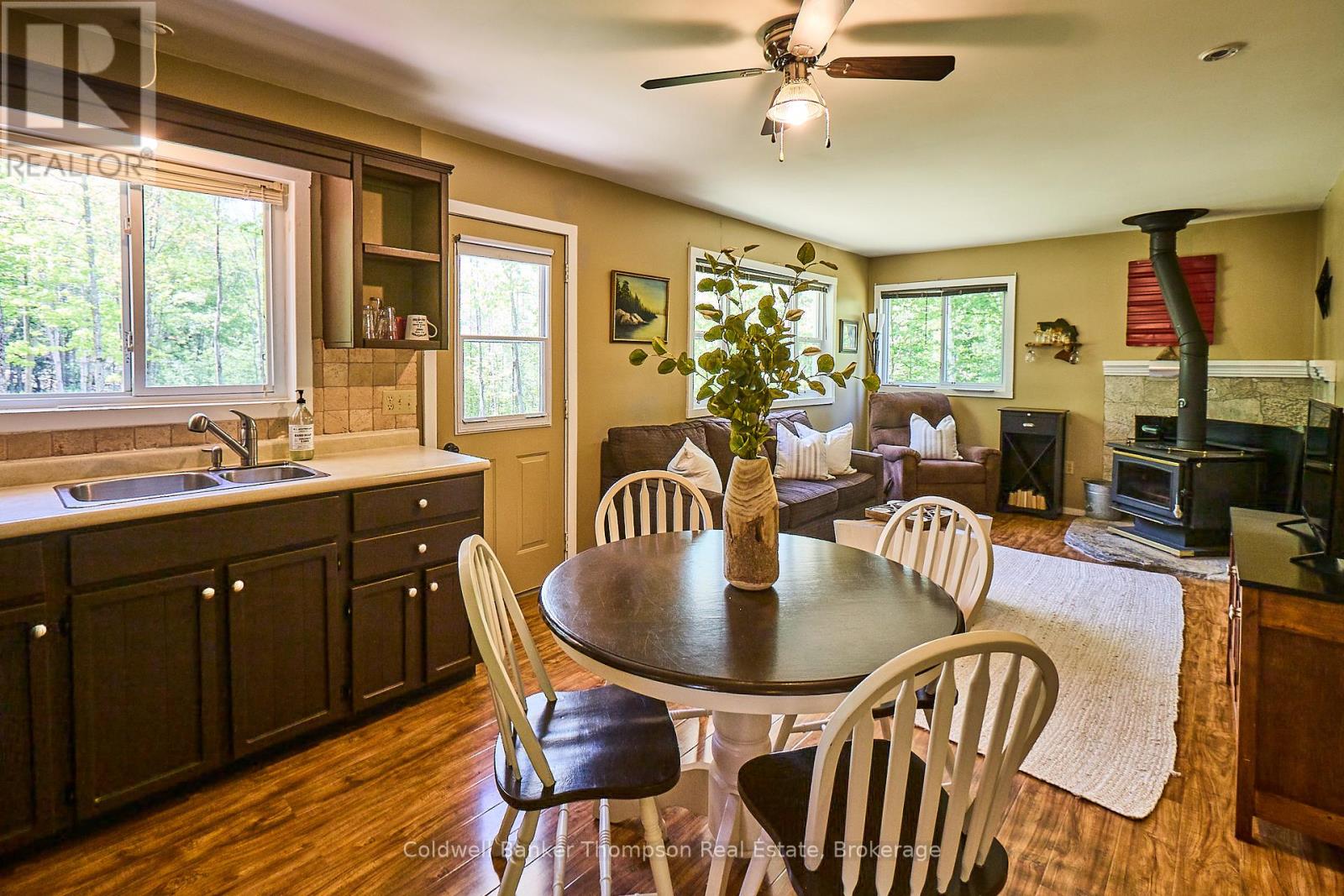 1022 Upper Walker Lake Road, Lake Of Bays, Ontario  P1H 2J6 - Photo 12 - X12366587