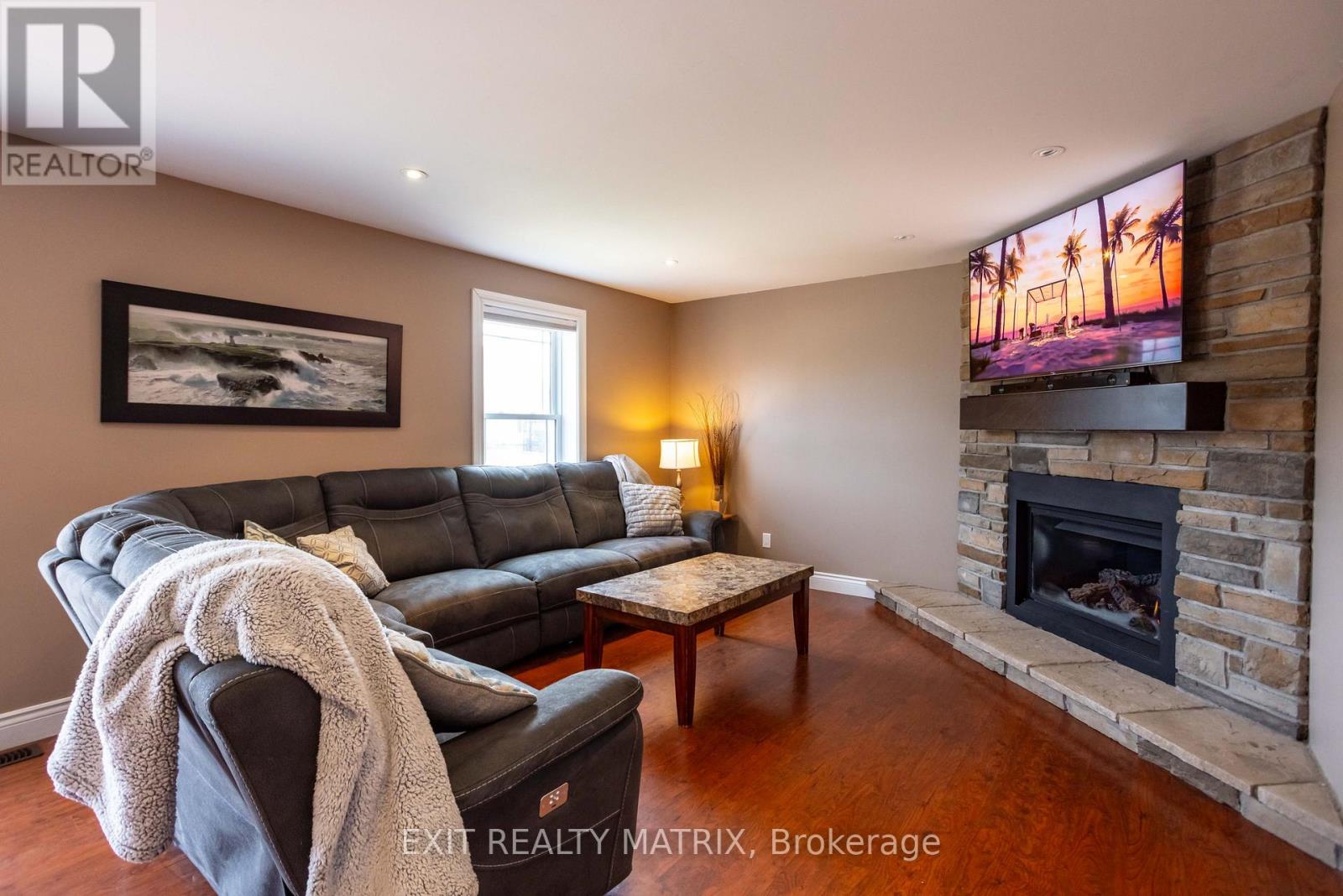 3427 Delaney Street, North Stormont, Ontario  K0C 1V0 - Photo 12 - X12366534