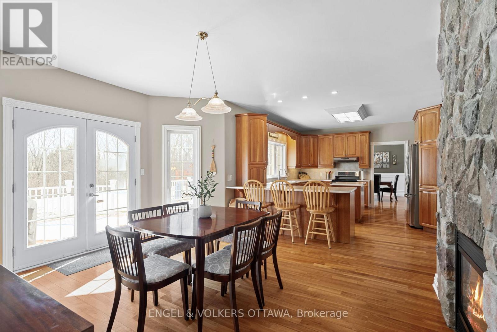 7341 Bank Street, Ottawa, Ontario  K0A 2P0 - Photo 11 - X12366579