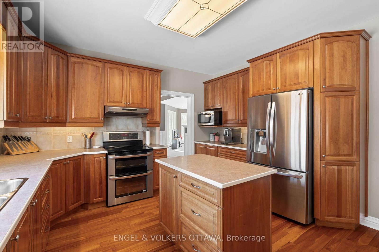 7341 Bank Street, Ottawa, Ontario  K0A 2P0 - Photo 9 - X12366579