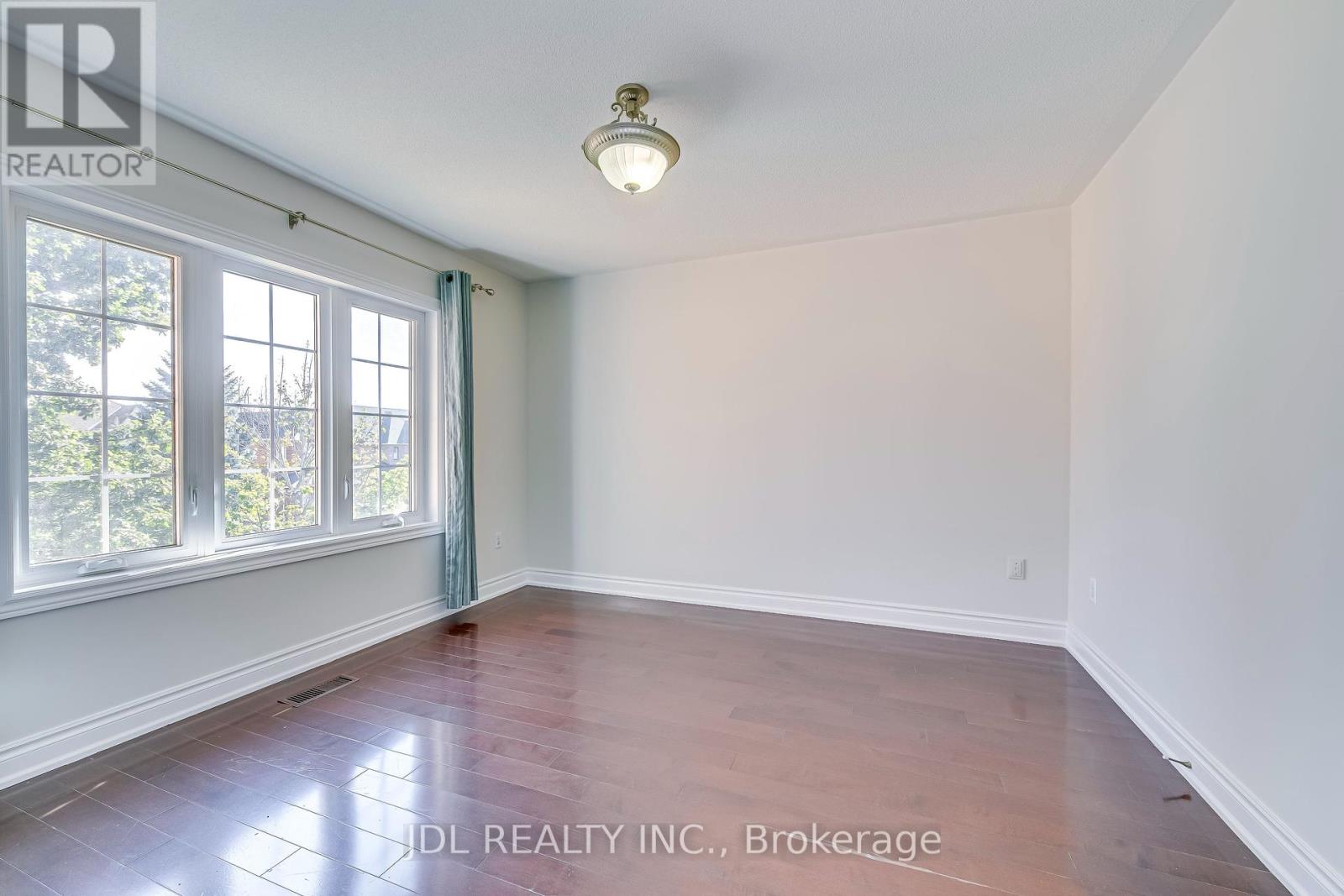 2206 Glenfield Road, Oakville, Ontario  L6M 3S6 - Photo 31 - W12366434