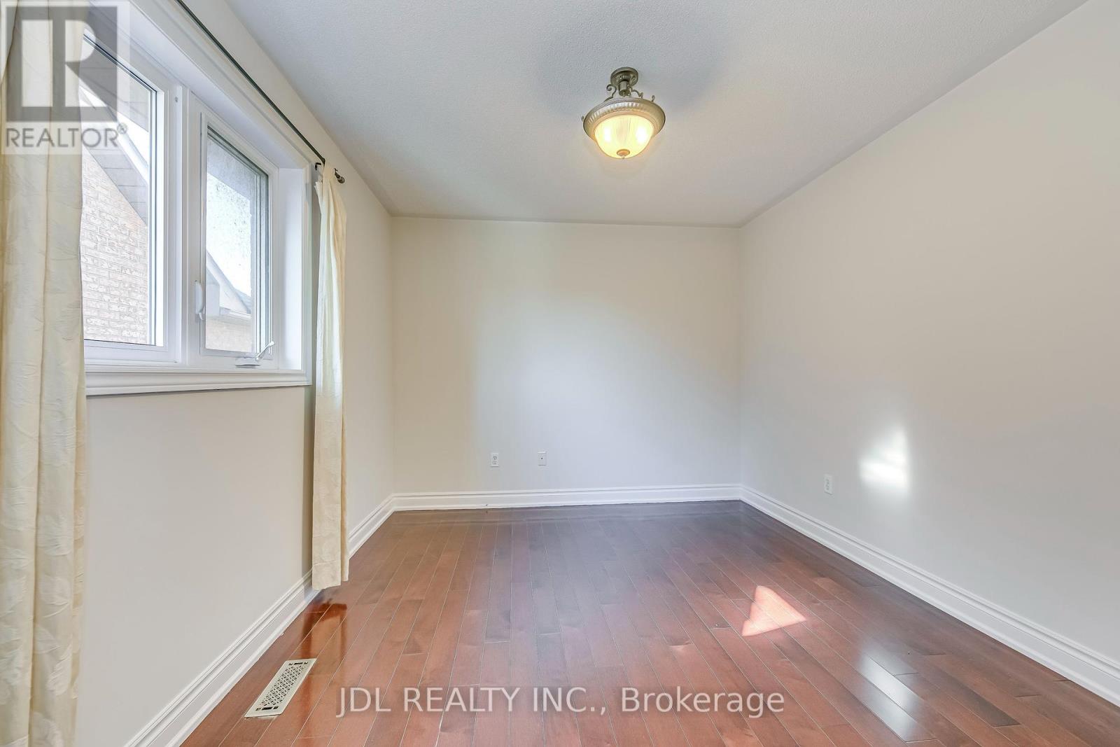 2206 Glenfield Road, Oakville, Ontario  L6M 3S6 - Photo 34 - W12366434