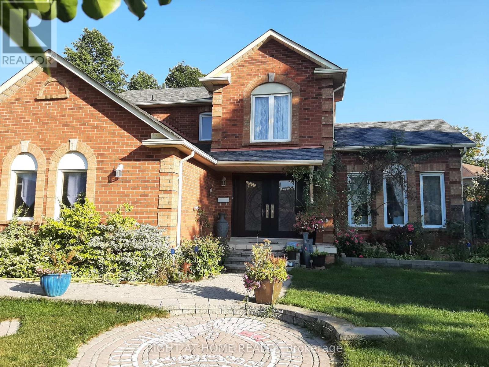 Studio 2 - 3222 Trelawny Circle, Mississauga, Ontario  L5N 5G5 - Photo 1 - W12366442