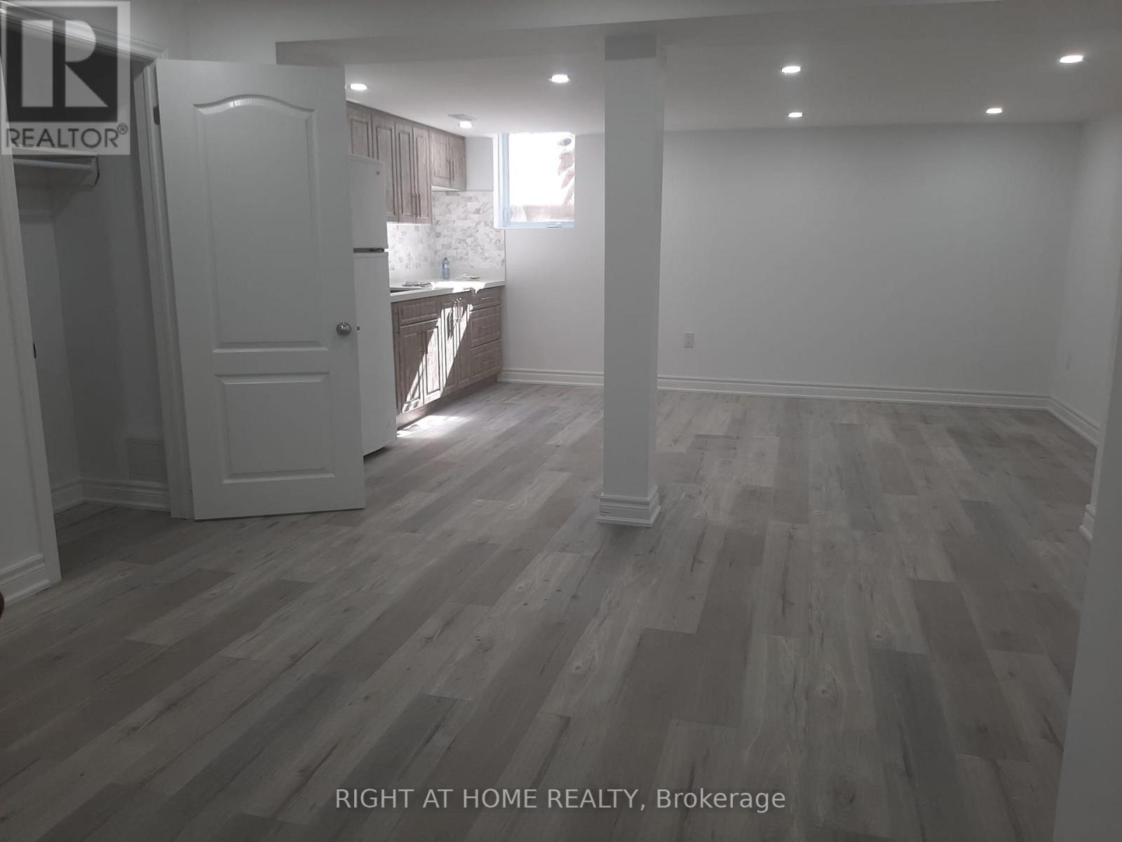 Studio 2 - 3222 Trelawny Circle, Mississauga, Ontario  L5N 5G5 - Photo 4 - W12366442