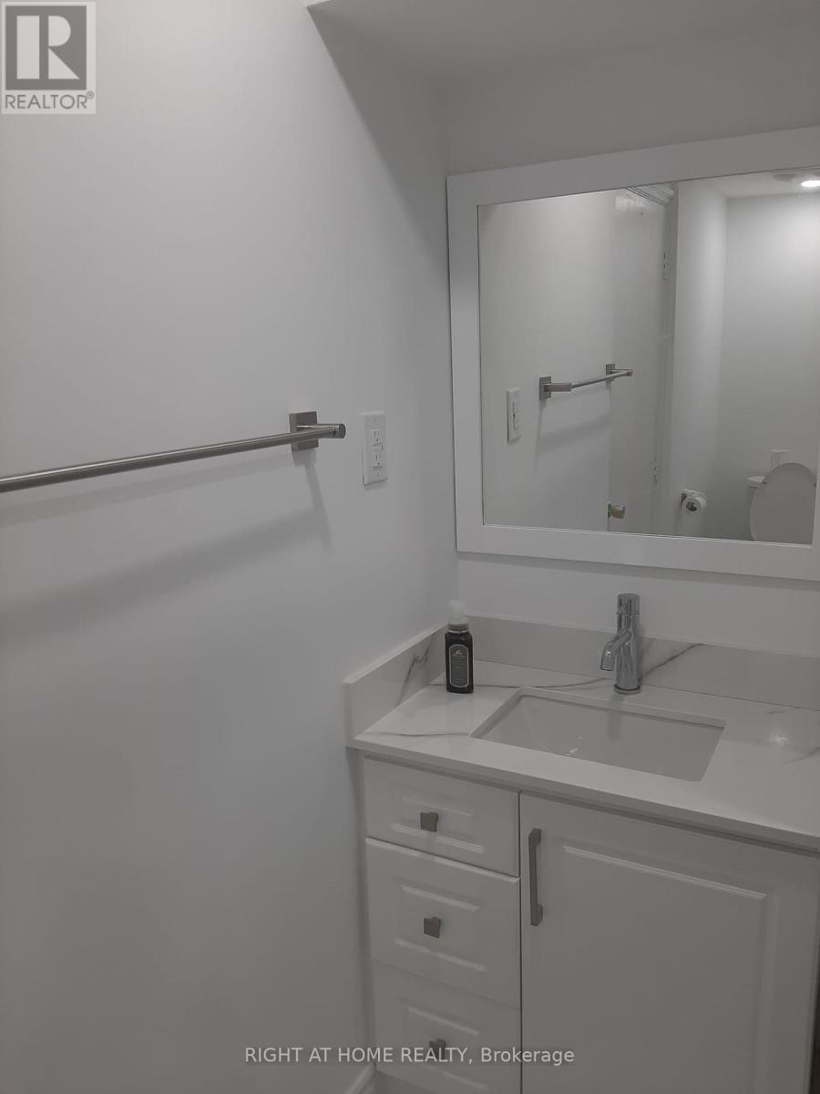 Studio 2 - 3222 Trelawny Circle, Mississauga, Ontario  L5N 5G5 - Photo 7 - W12366442