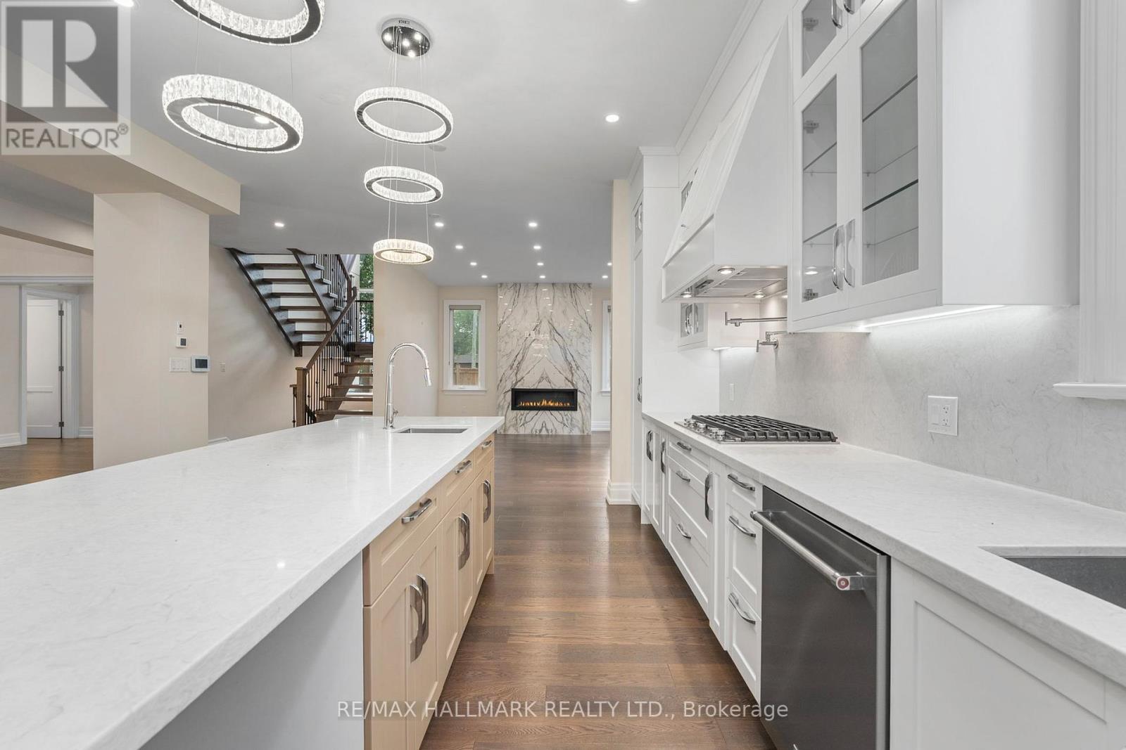 1164 Bridge Road, Oakville, Ontario  L6L 2C1 - Photo 11 - W12366465