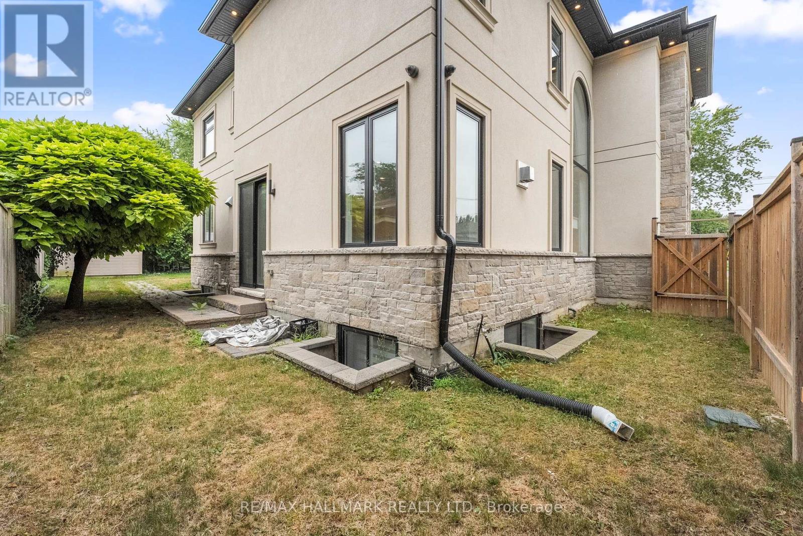 1164 Bridge Road, Oakville, Ontario  L6L 2C1 - Photo 32 - W12366465