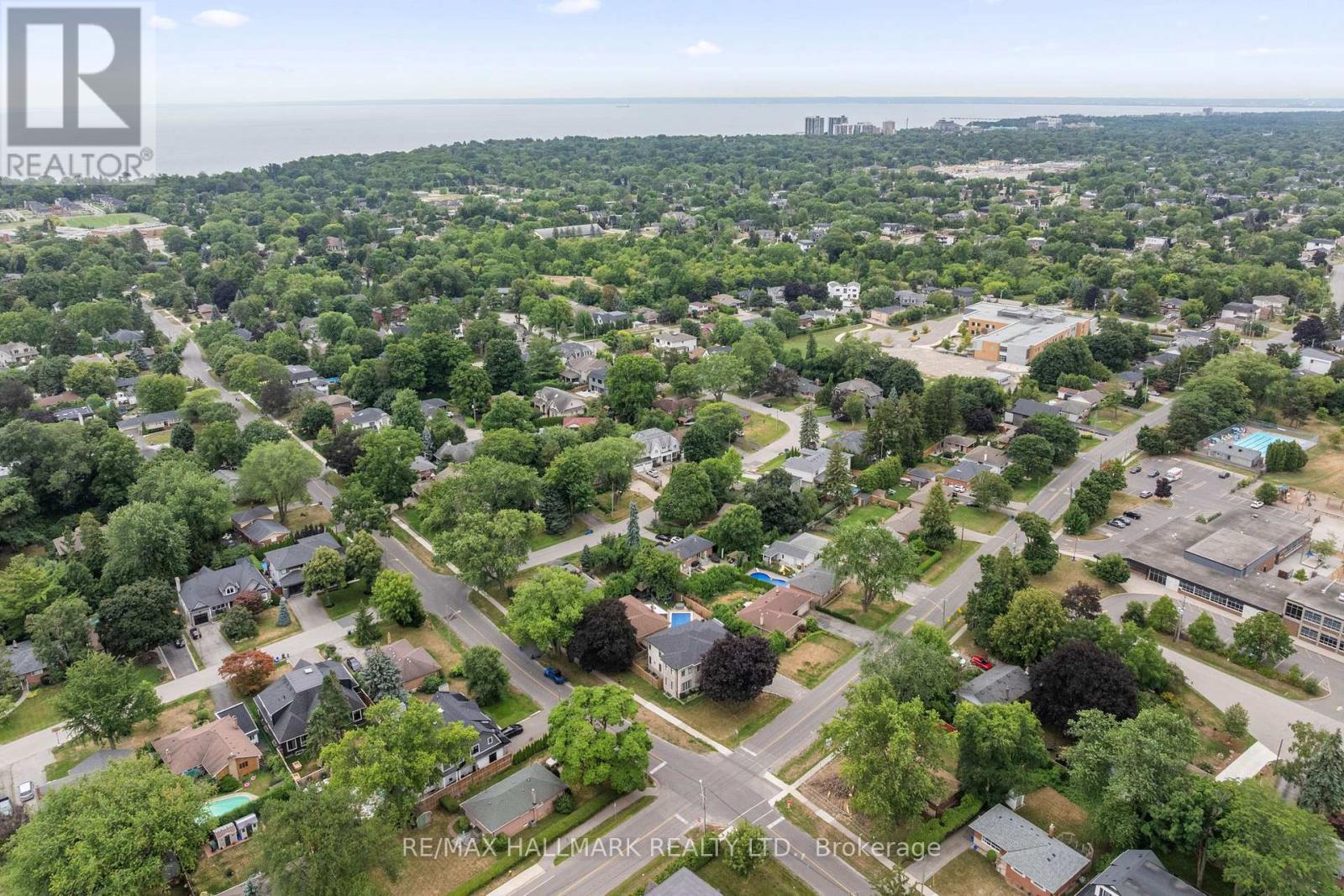 1164 Bridge Road, Oakville, Ontario  L6L 2C1 - Photo 37 - W12366465