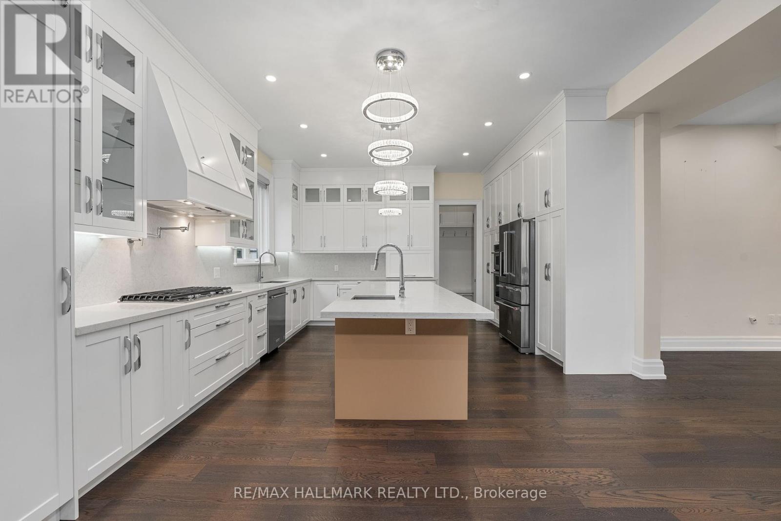 1164 Bridge Road, Oakville, Ontario  L6L 2C1 - Photo 8 - W12366465
