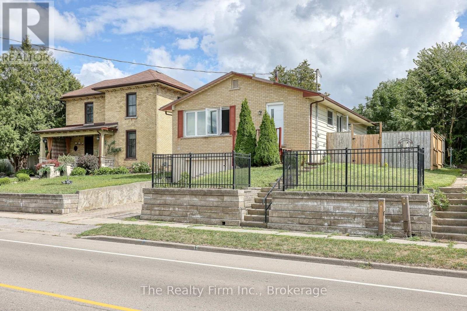 206 Charles Street E, Ingersoll, Ontario  N5C 1K4 - Photo 5 - X12366586
