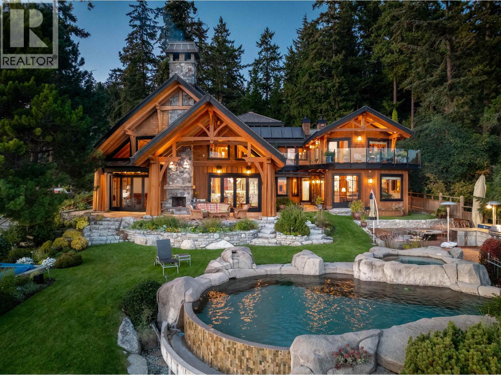 5871 SUNSHINE COAST HIGHWAY, Sechelt, British Columbia