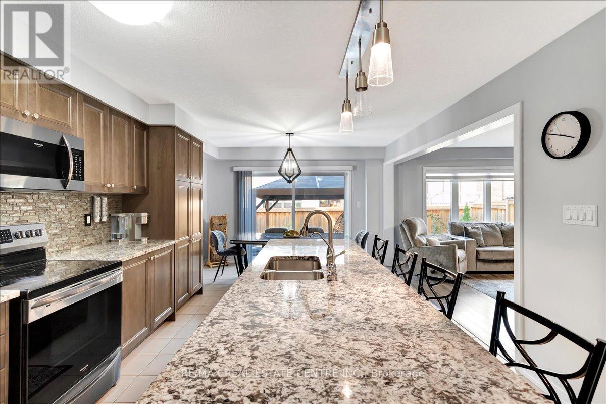 30 Scarletwood Street, Hamilton, Ontario  L8J 0K8 - Photo 11 - X12366423