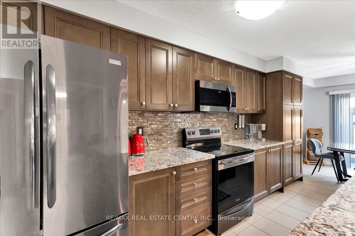 30 Scarletwood Street, Hamilton, Ontario  L8J 0K8 - Photo 12 - X12366423
