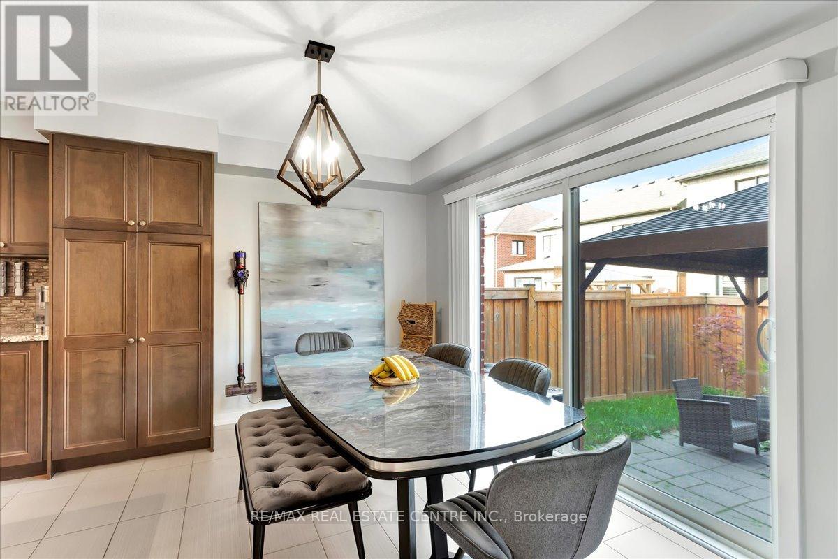 30 Scarletwood Street, Hamilton, Ontario  L8J 0K8 - Photo 13 - X12366423