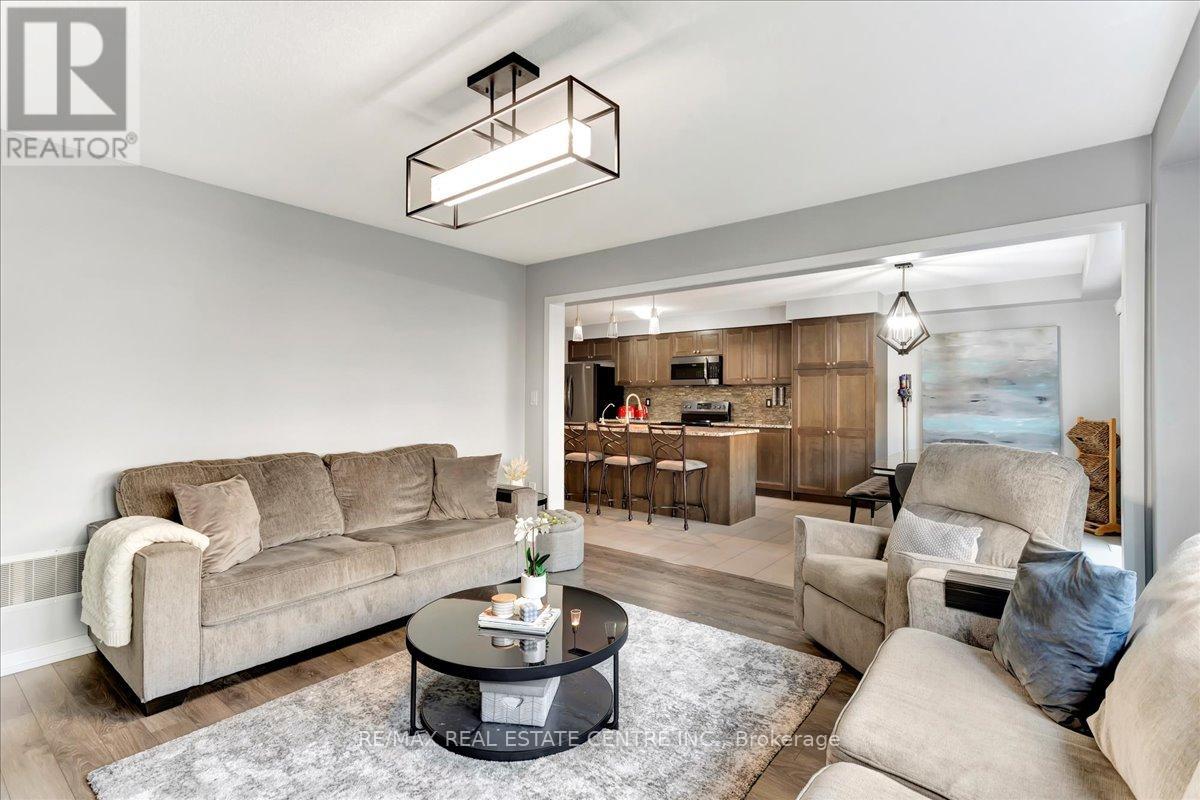 30 Scarletwood Street, Hamilton, Ontario  L8J 0K8 - Photo 19 - X12366423