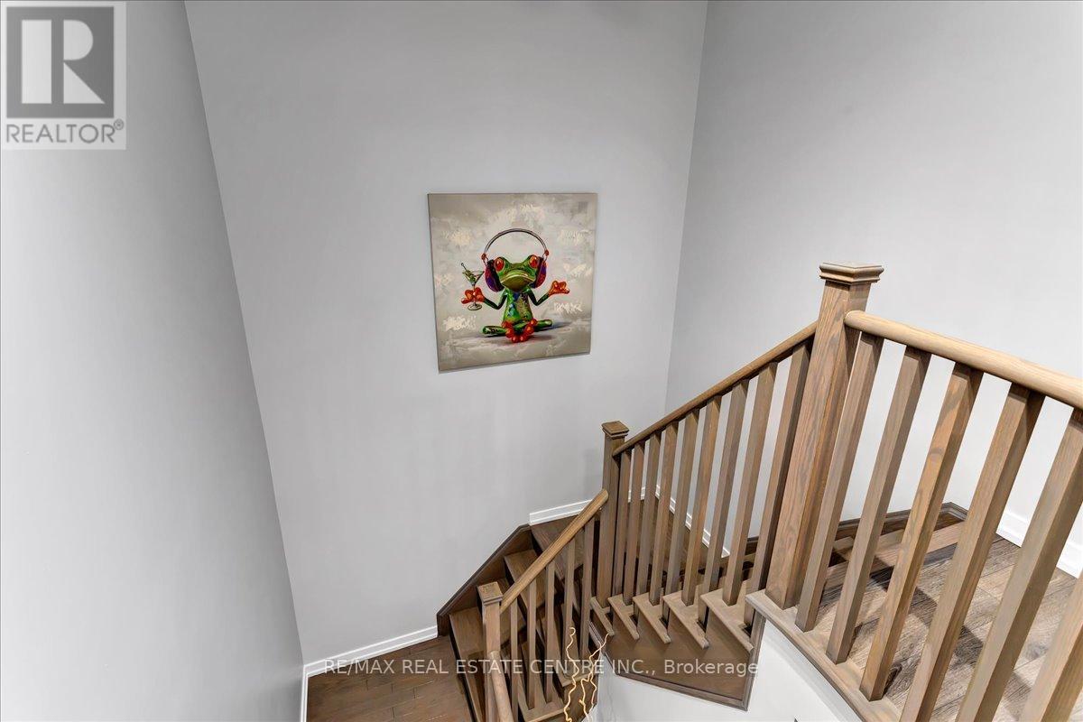 30 Scarletwood Street, Hamilton, Ontario  L8J 0K8 - Photo 22 - X12366423