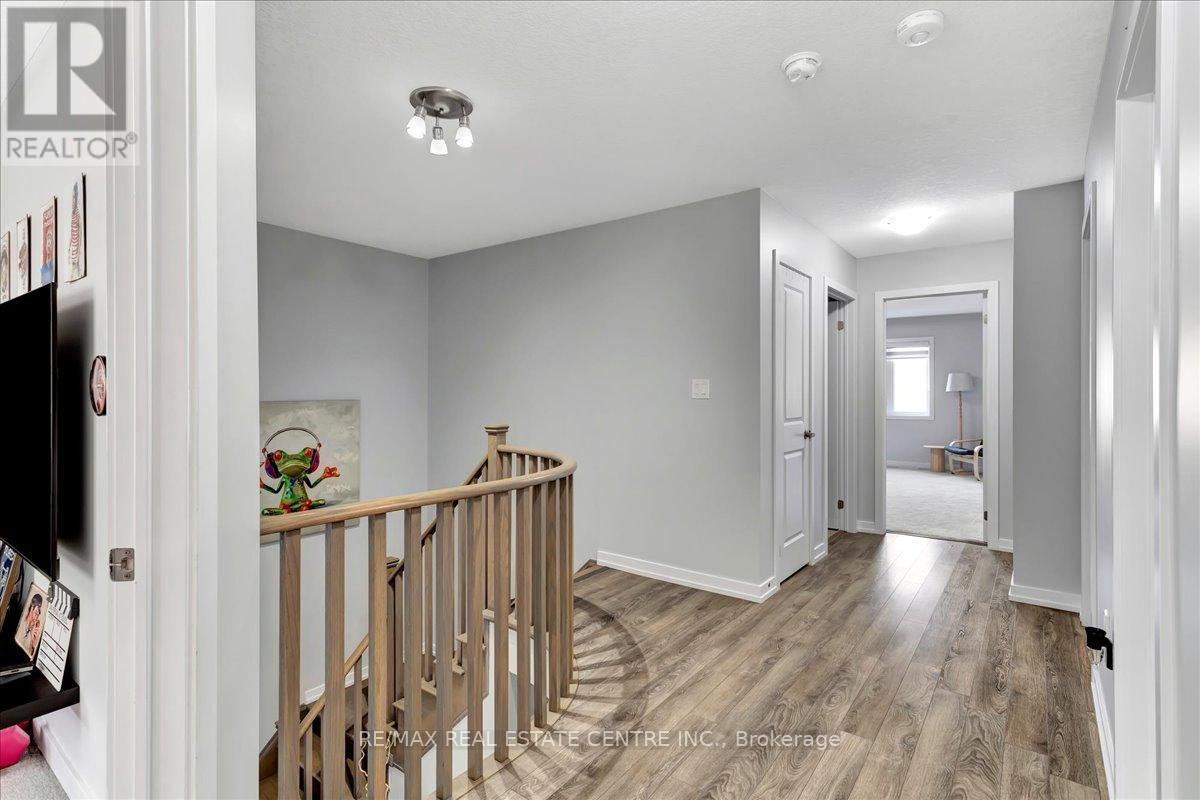 30 Scarletwood Street, Hamilton, Ontario  L8J 0K8 - Photo 23 - X12366423