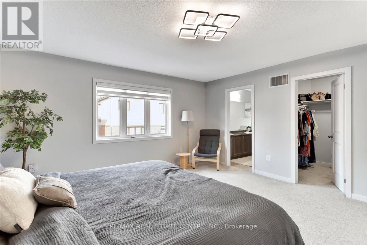 30 Scarletwood Street, Hamilton, Ontario  L8J 0K8 - Photo 26 - X12366423