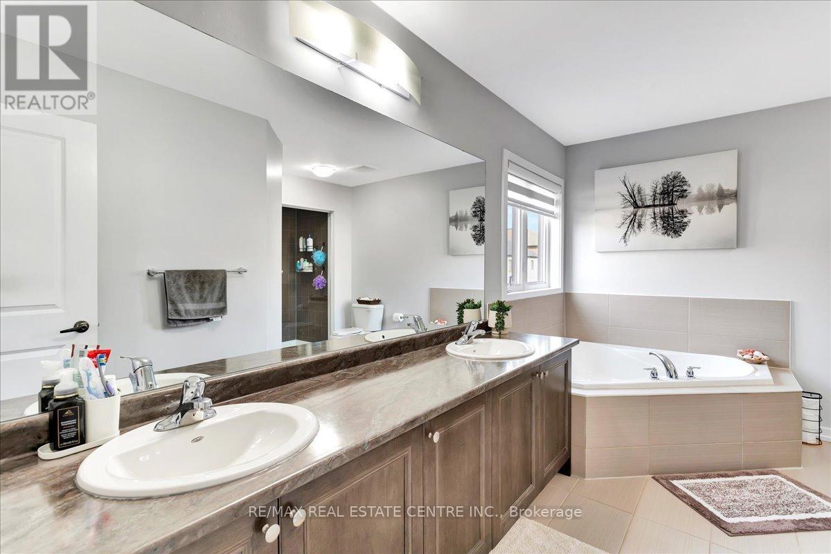 30 Scarletwood Street, Hamilton, Ontario  L8J 0K8 - Photo 27 - X12366423