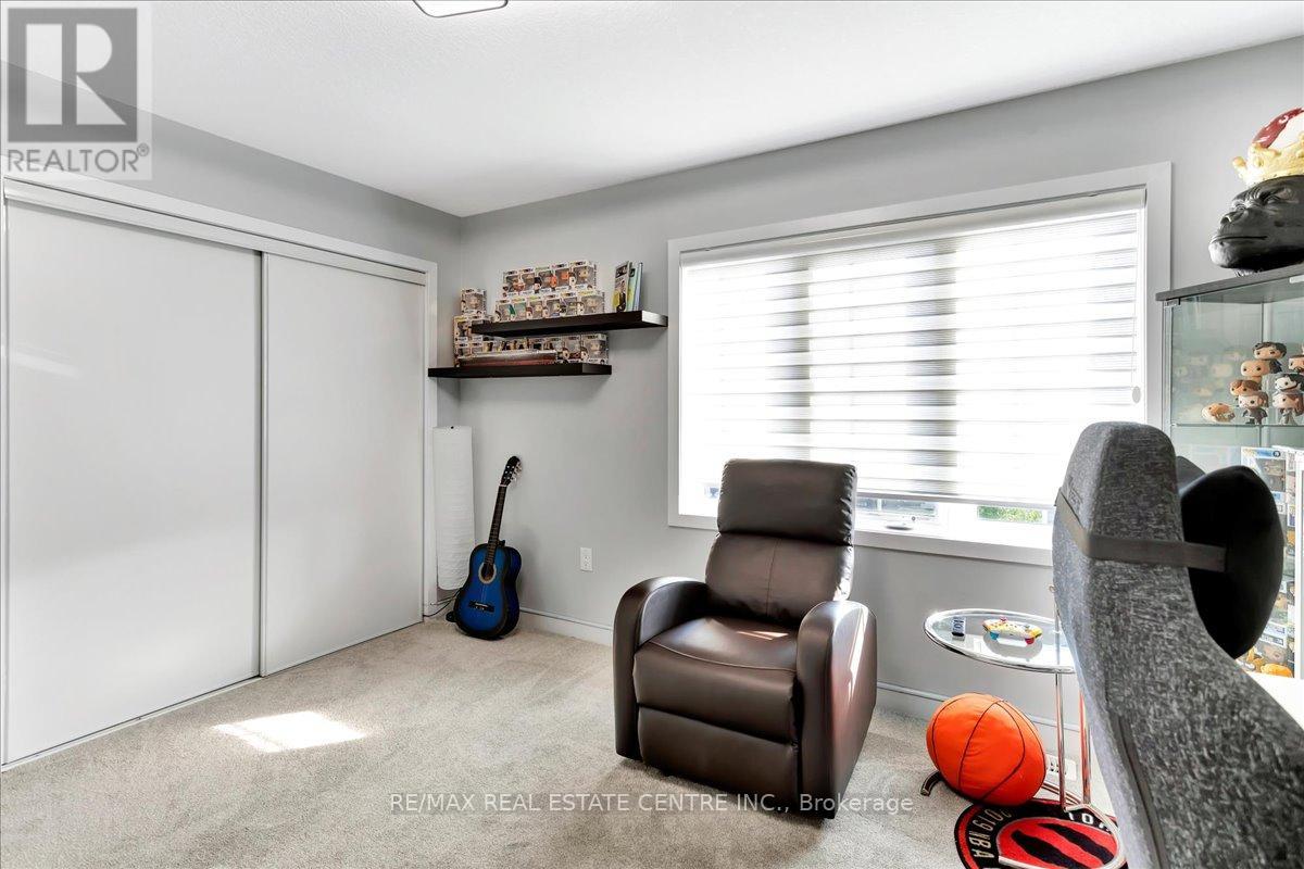30 Scarletwood Street, Hamilton, Ontario  L8J 0K8 - Photo 38 - X12366423
