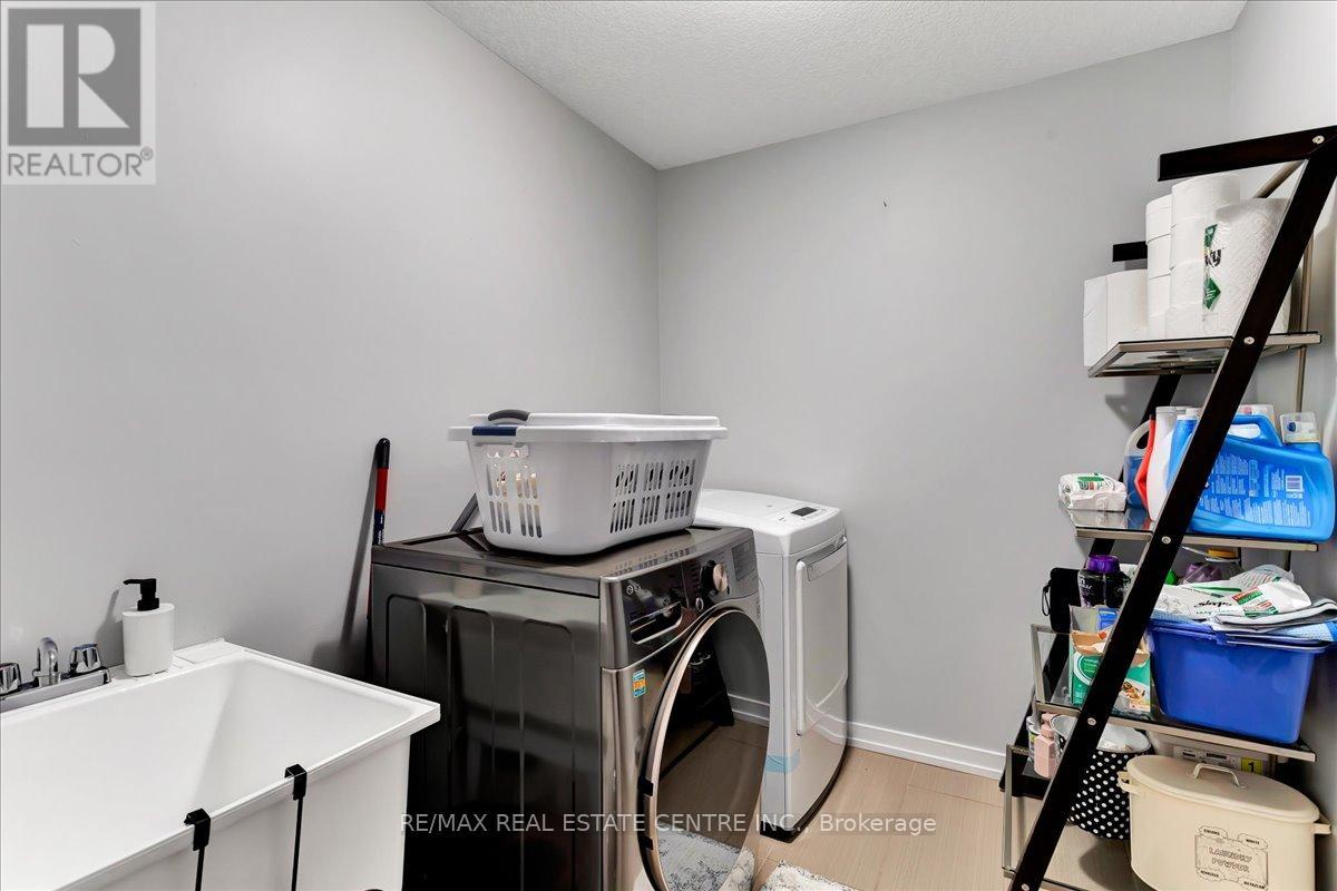 30 Scarletwood Street, Hamilton, Ontario  L8J 0K8 - Photo 41 - X12366423