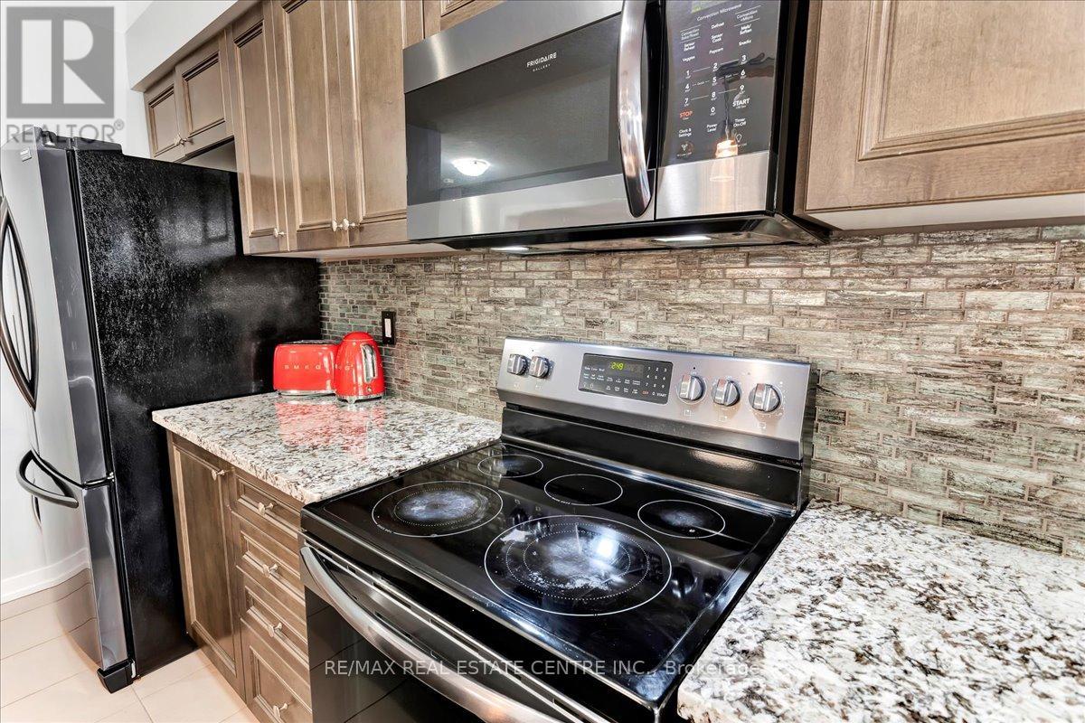30 Scarletwood Street, Hamilton, Ontario  L8J 0K8 - Photo 9 - X12366423