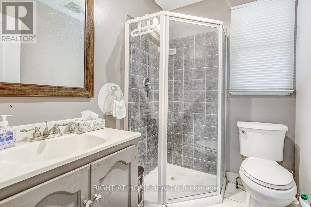 63 Kinsey Street, St. Catharines (Western Hill), Ontario  L2S 1E2 - Photo 7 - X12366494