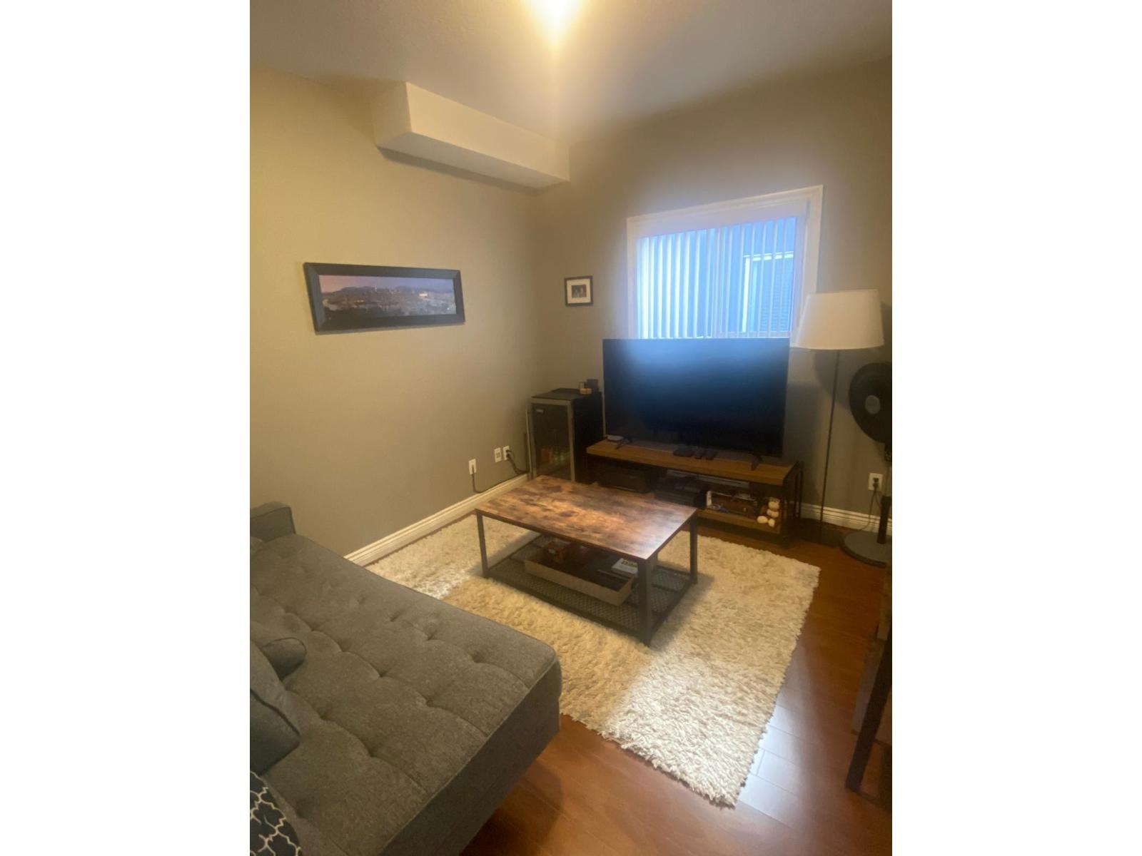 14866 67a Avenue, Surrey, British Columbia  V3S 0X6 - Photo 3 - R3040551