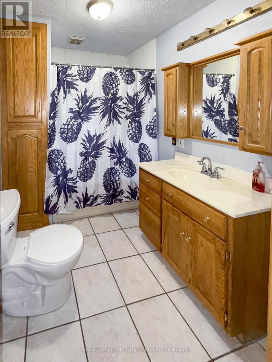 16 Whitechurch Street, Huron-Kinloss, Ontario  N0G 2W0 - Photo 10 - X12366629