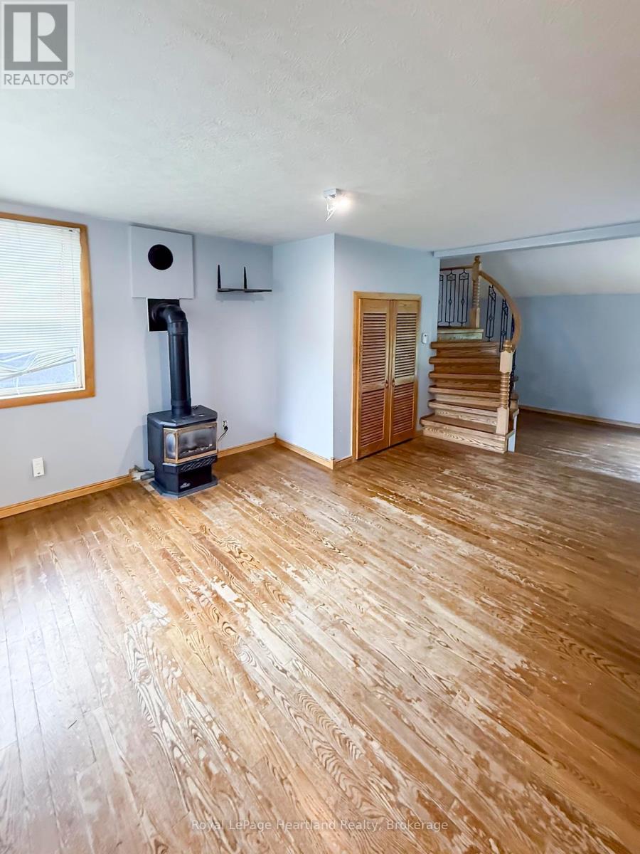 16 Whitechurch Street, Huron-Kinloss, Ontario  N0G 2W0 - Photo 2 - X12366629