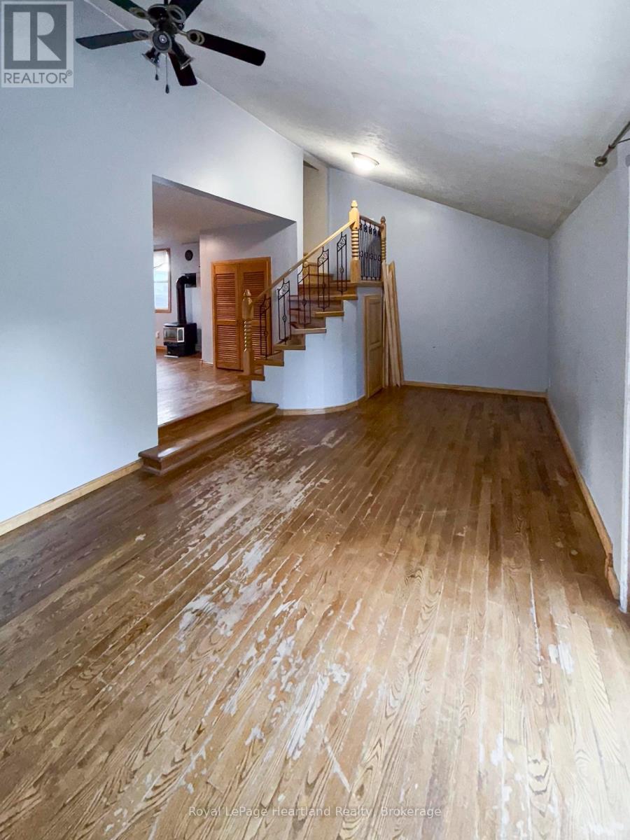 16 Whitechurch Street, Huron-Kinloss, Ontario  N0G 2W0 - Photo 3 - X12366629