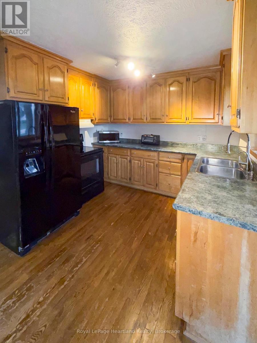 16 Whitechurch Street, Huron-Kinloss, Ontario  N0G 2W0 - Photo 5 - X12366629