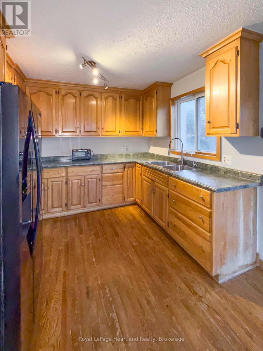 16 Whitechurch Street, Huron-Kinloss, Ontario  N0G 2W0 - Photo 6 - X12366629