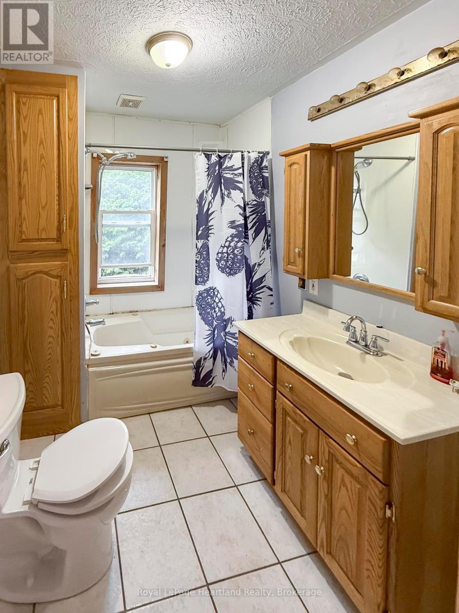 16 Whitechurch Street, Huron-Kinloss, Ontario  N0G 2W0 - Photo 9 - X12366629