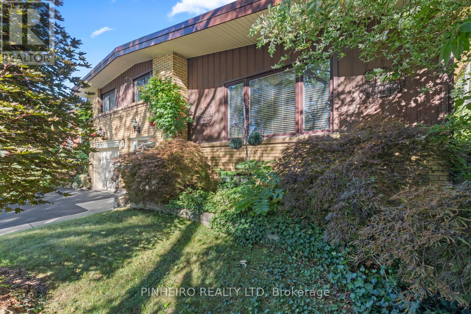 6 Oregon Road, London South, Ontario  N5Z 4B9 - Photo 3 - X12366608
