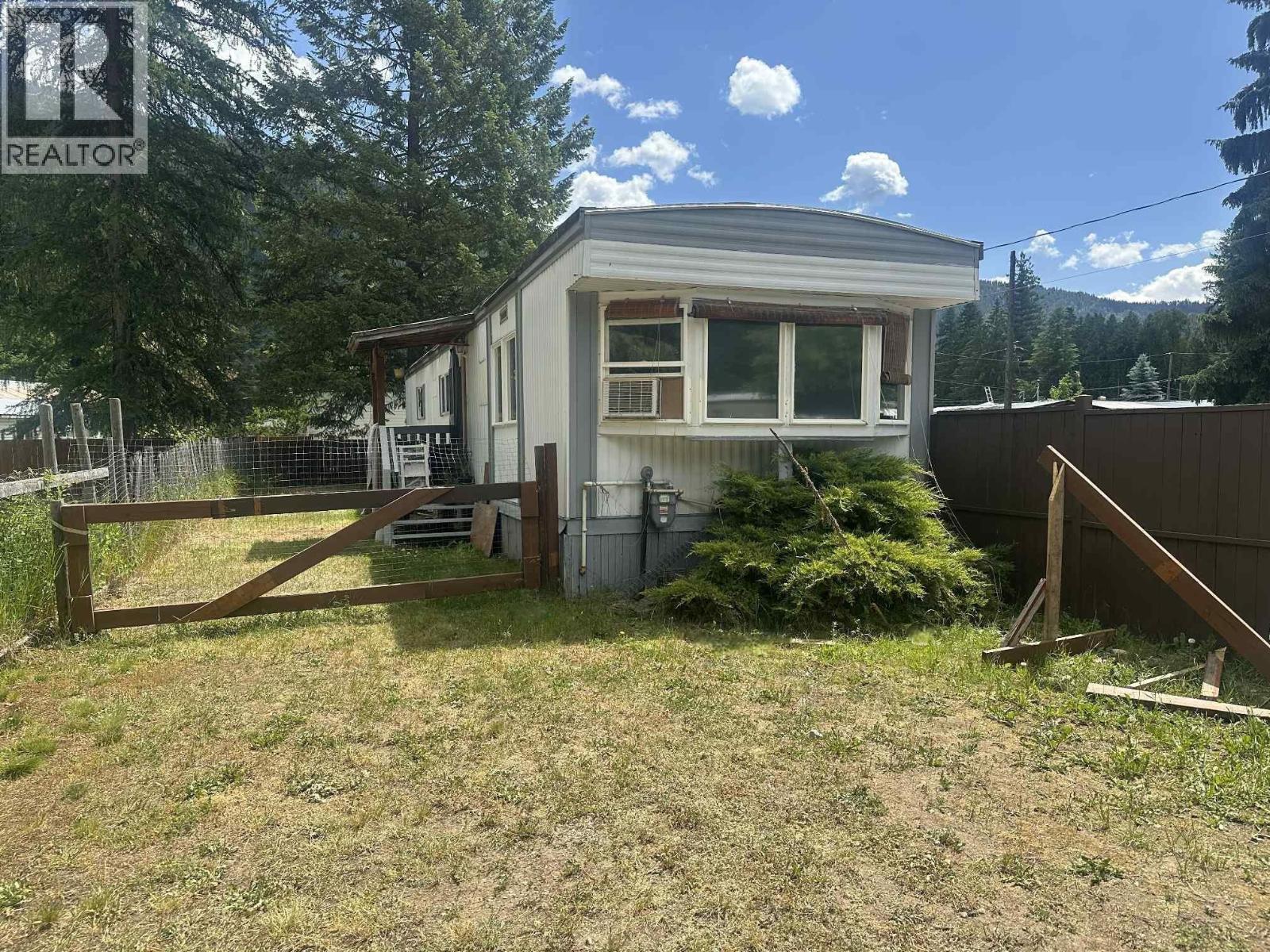 5 ESQUIRE Drive, Salmo, British Columbia