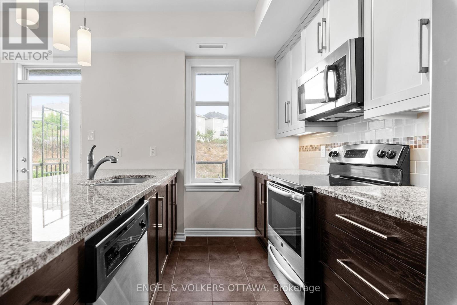 302 - 180 Guelph Private, Ottawa, Ontario  K2T 0J6 - Photo 13 - X12366638