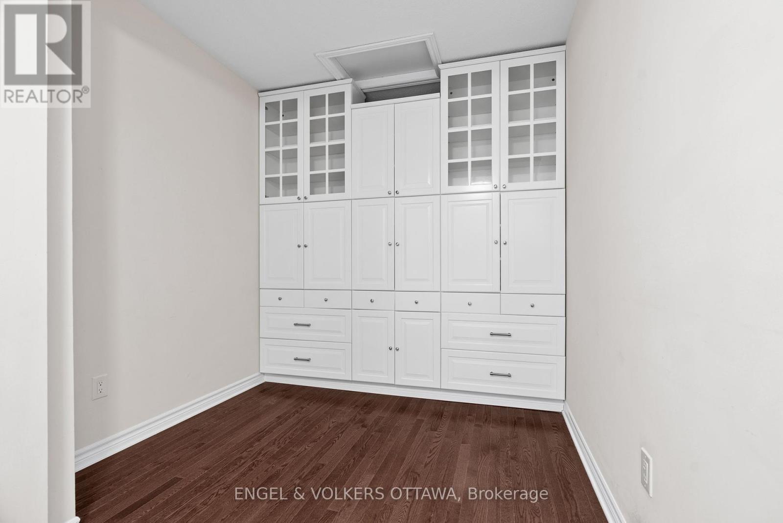 302 - 180 Guelph Private, Ottawa, Ontario  K2T 0J6 - Photo 5 - X12366638