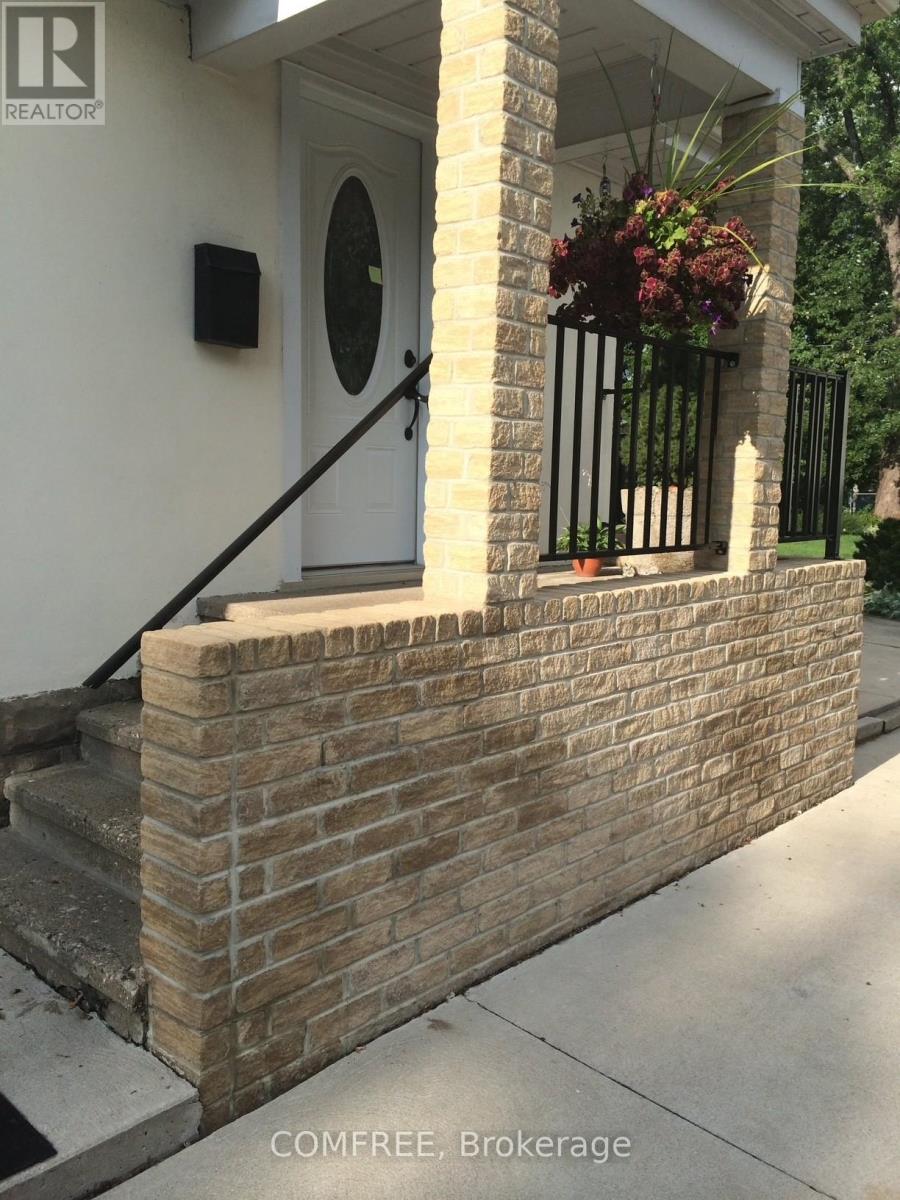 15 Laird Avenue N, Amherstburg, Ontario  N9V 2T5 - Photo 2 - X12366681