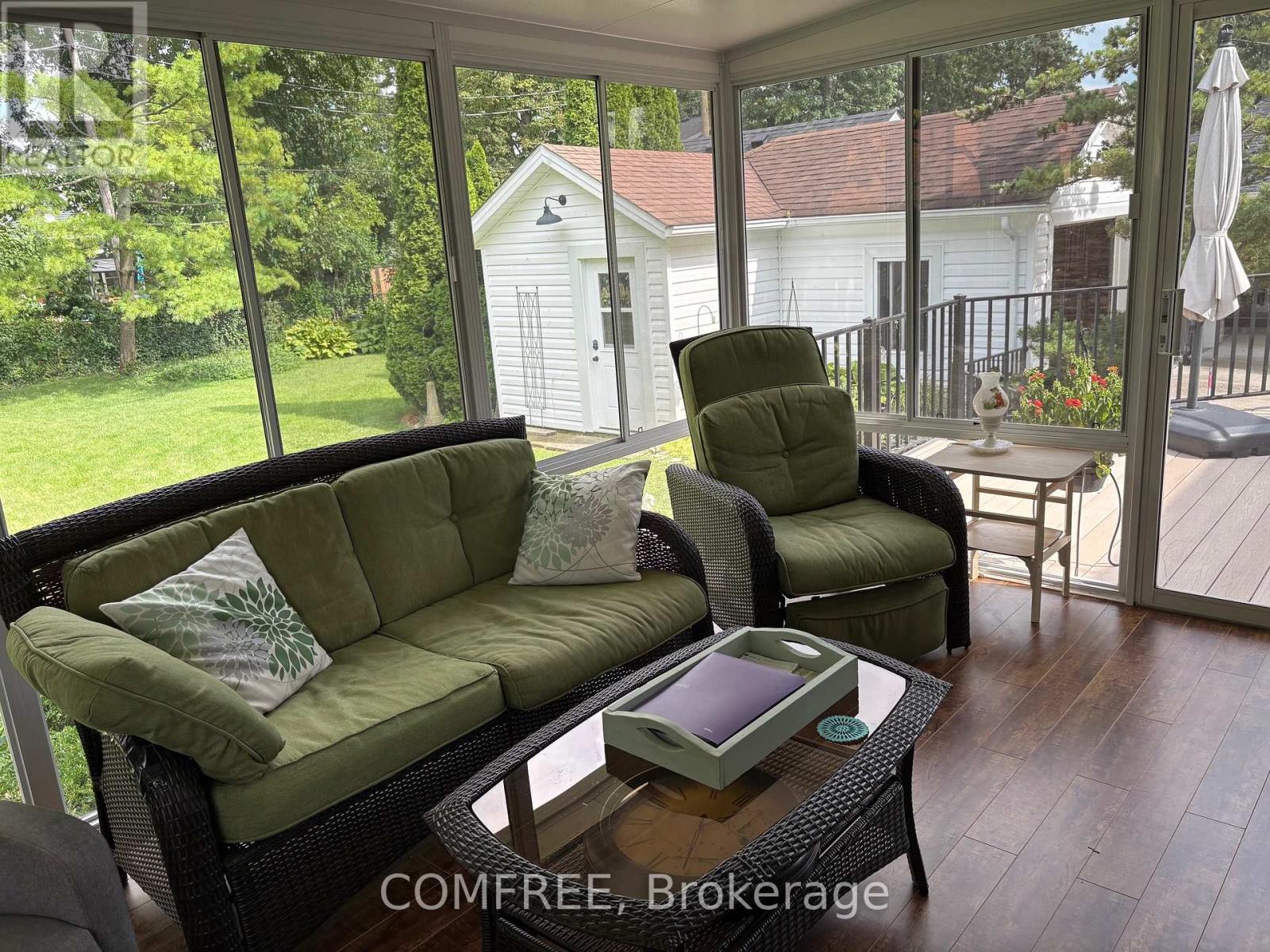 15 Laird Avenue N, Amherstburg, Ontario  N9V 2T5 - Photo 8 - X12366681