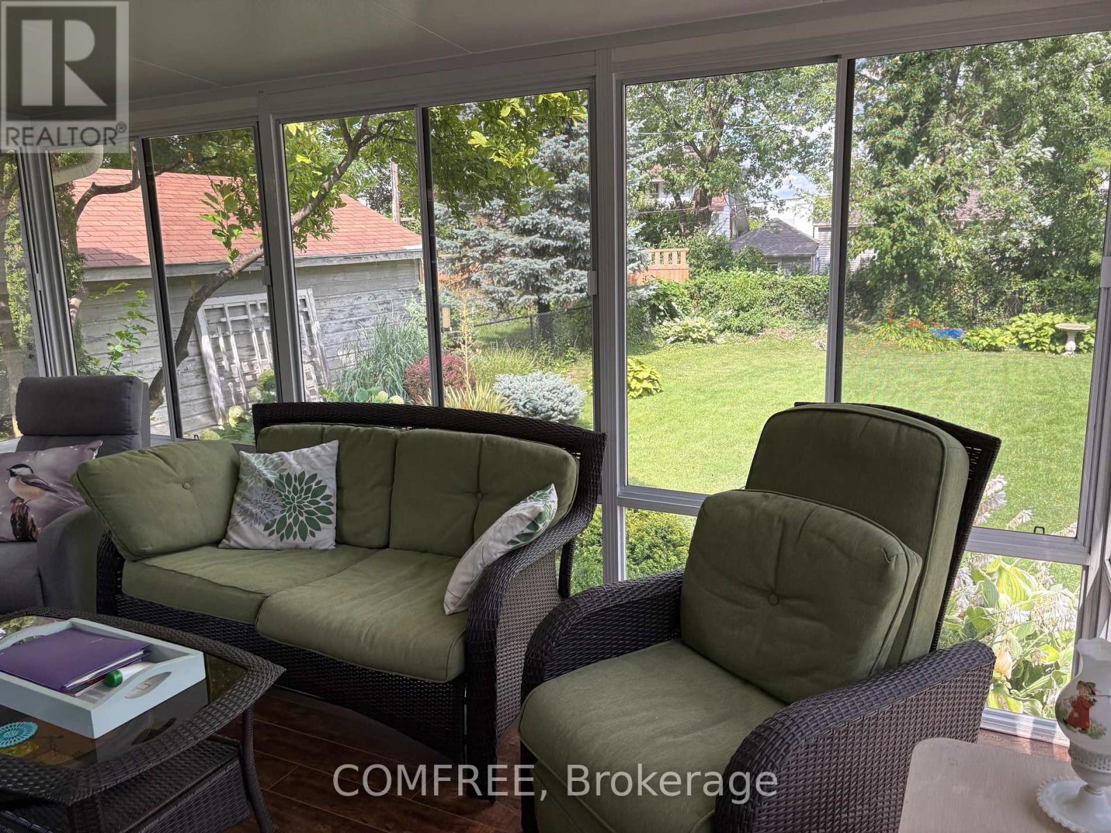 15 Laird Avenue N, Amherstburg, Ontario  N9V 2T5 - Photo 9 - X12366681