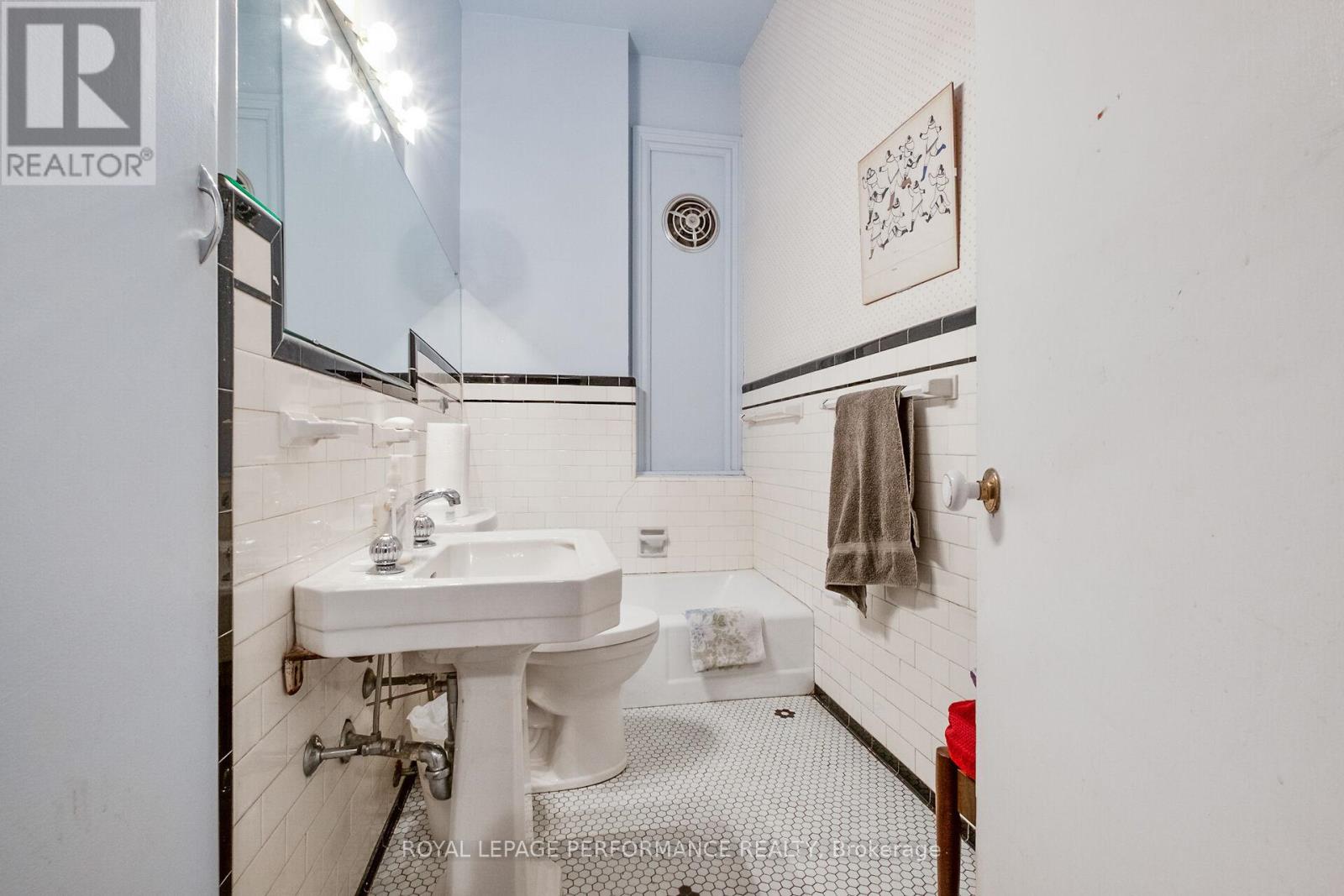 320-322 Chapel Street, Ottawa, Ontario  K1N 7Z3 - Photo 31 - X12366713