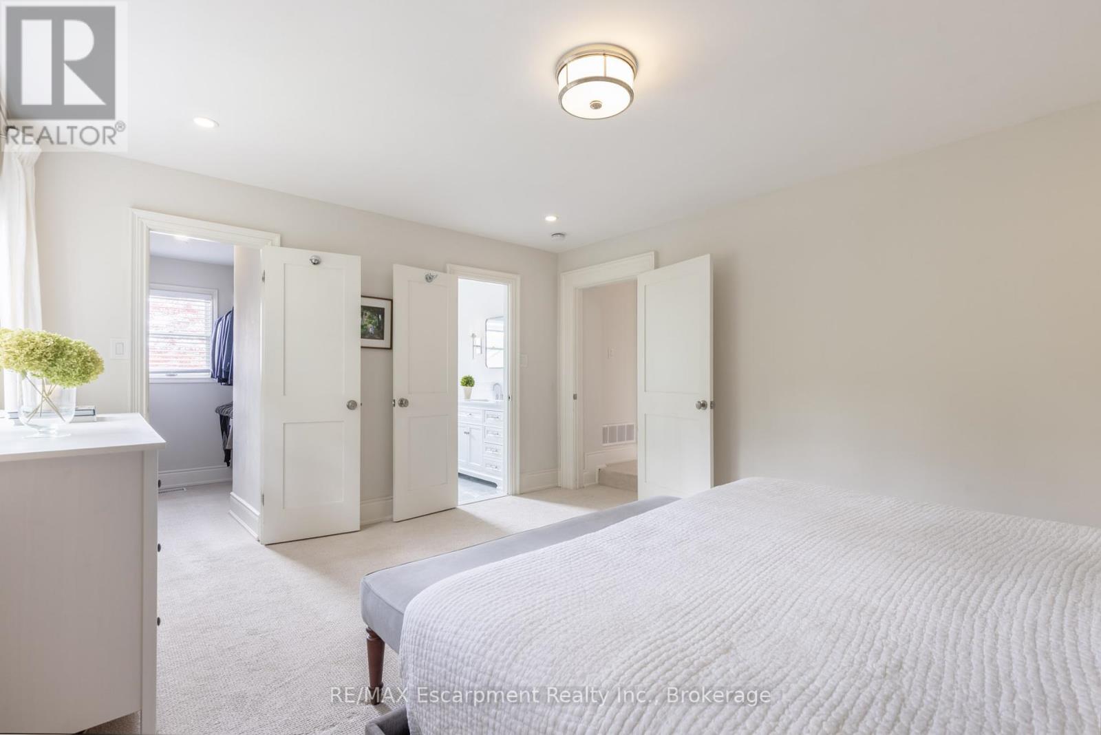212 King Street, Oakville, Ontario  L6J 1B5 - Photo 19 - W12366618